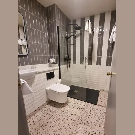 Allingham Arms Hotel