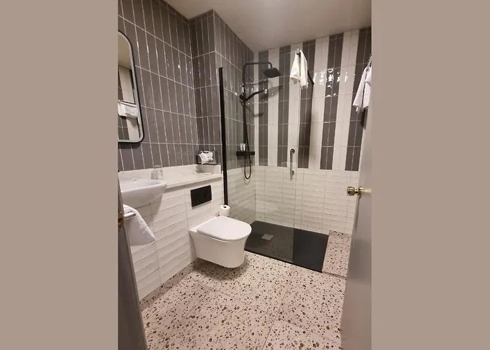 Allingham Arms Hotel